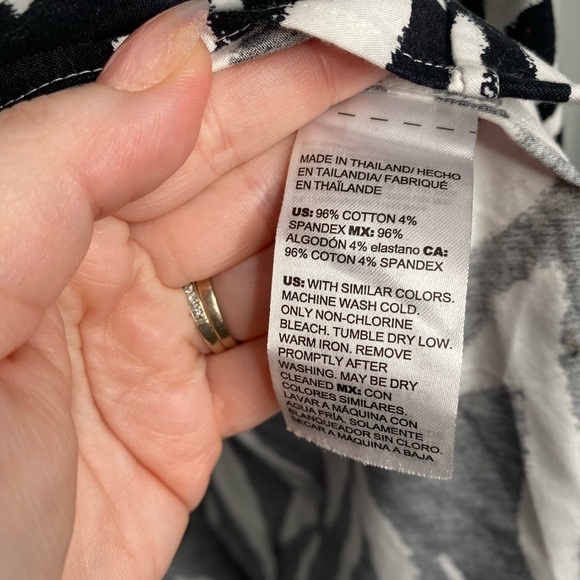 Chico's No Iron Stretch Zebra Stripe Button Down Shirt Chico’s 4 / XXL / plus 20 - Picture 5 of 6